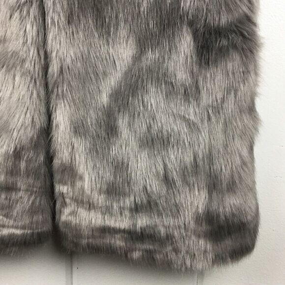 Forever 21 Gray Faux Fur Hook Front Vest S - Picture 4 of 9